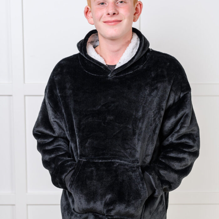 KidsOversizedHoodieBlanketinBlack2