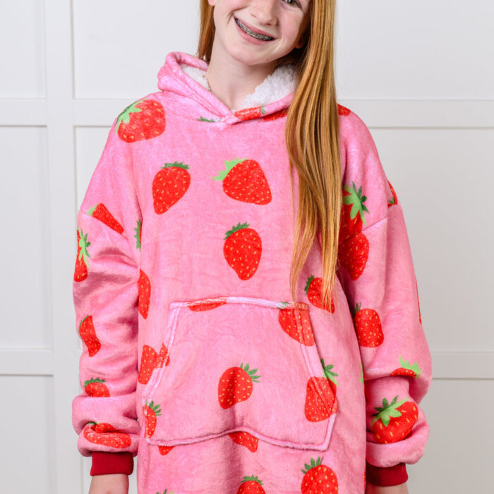 KidsOversizedHoodieBlanketinStrawberry6