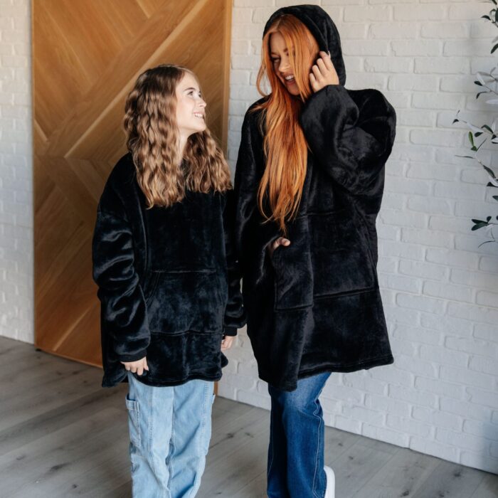 Kids_AdultOversizedHoodieBlanketinBlack1