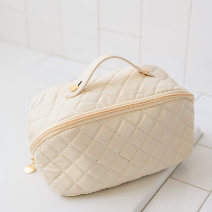 LargeCapacityQuiltedMakeupBaginCream1