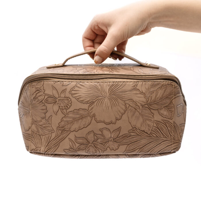 LifeInLuxuryLargeCapacityCosmeticBaginCream2