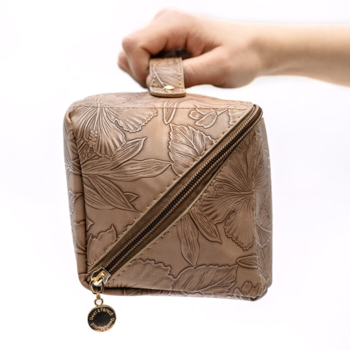 LifeInLuxuryLargeCapacityCosmeticBaginCream4